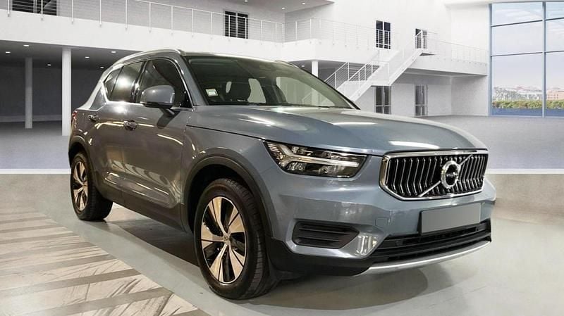 Cinza Usado 2021 Volvo XC40 Inscription SUV | € 30.500 - Imagem 1/4