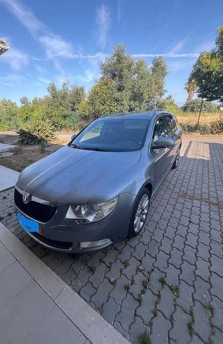 Usado 2010 Skoda Superb Carrinha | € 6.500 - Imagem 1/4