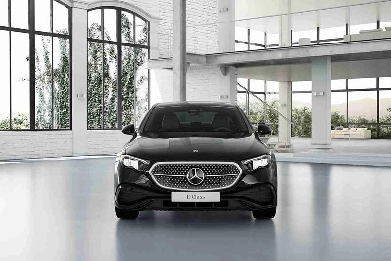 Preto Novo 2025 Mercedes E300 Sedan | € 83.070 (Caro) - Imagem 1/4