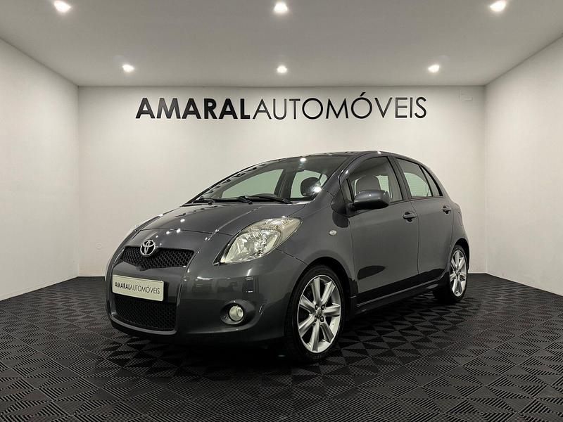 Cinza Usado 2008 Toyota Yaris Sport | € 10.900 - Imagem 1/4