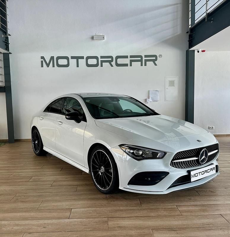 Branco Usado 2020 Mercedes CLA180 AMG line Sedan | € 30.900 (Preço justo) - Imagem 1/4