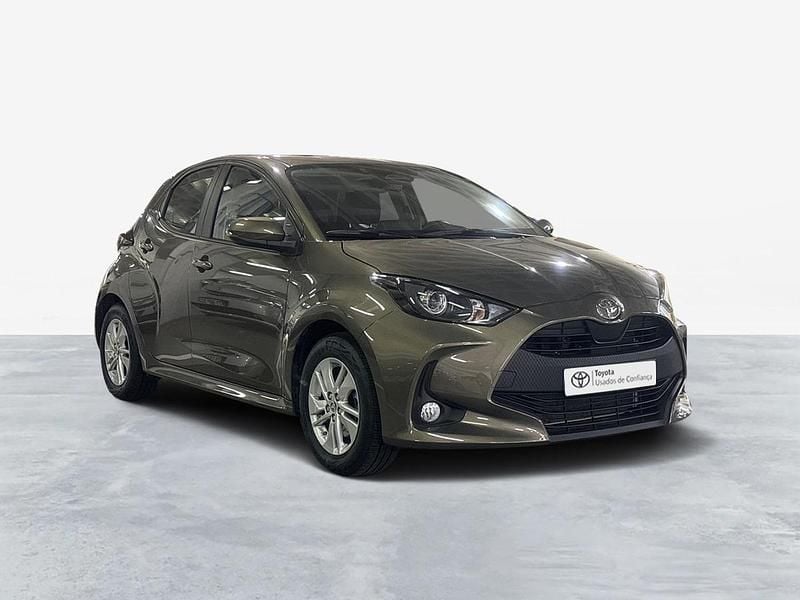 Bronze (pintura metalizada) Usado 2024 Toyota Yaris Comfort Sedan | € 24.950 (Preço justo) - Imagem 1/3
