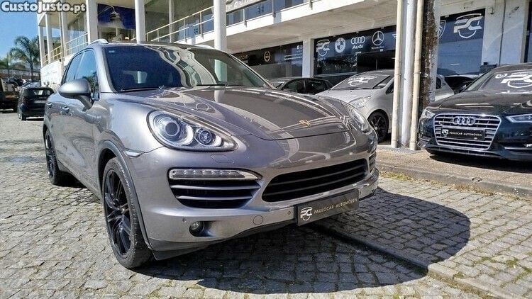 Cinza Usado 2015 Porsche Cayenne SUV | € 31.900 - Imagem 1/1