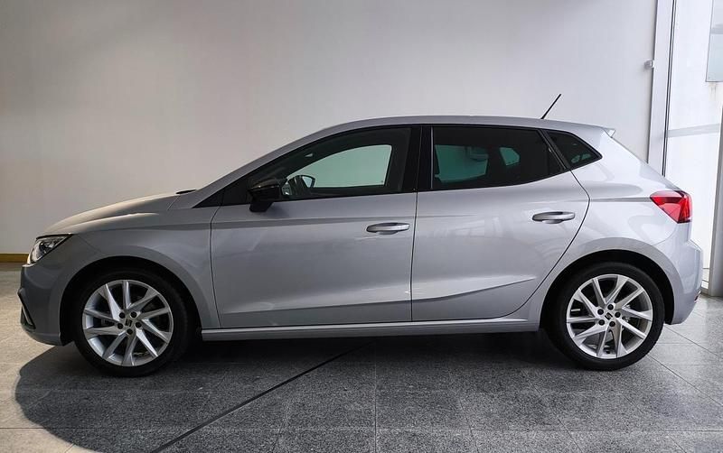 Usado Seat Ibiza 115 HP (84 kW) 2024 Cinzento Citadino