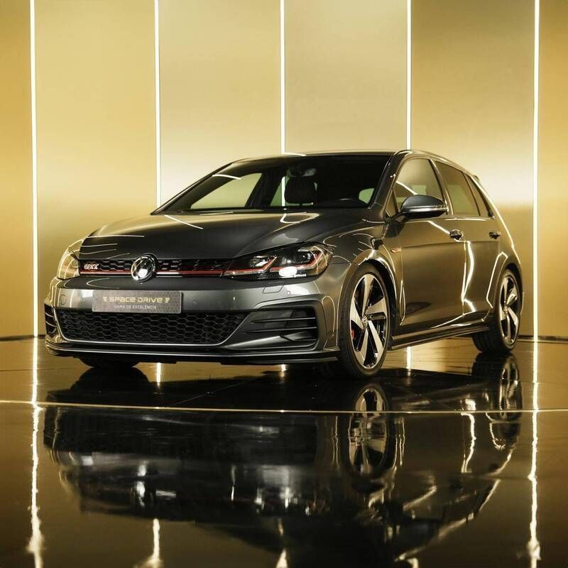 Cinzento Usado 2019 VW Golf VII | € 30.900 (Preço justo) - Imagem 1/4