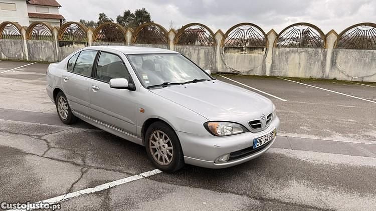 Usado Nissan Primera 100 HP (73 kW) 2000 Cinza Carrinha