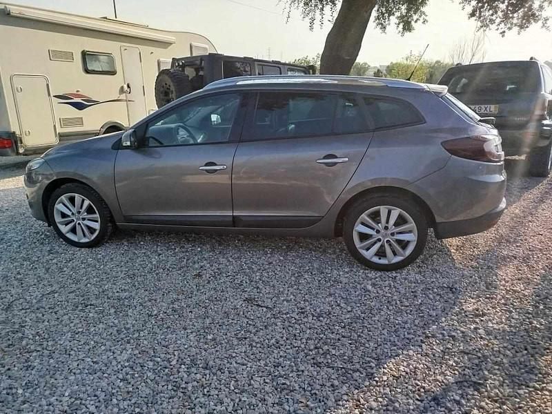 Usado Renault Mégane GrandTour 110 HP (80 kW) 2011 Cinzento Carrinha