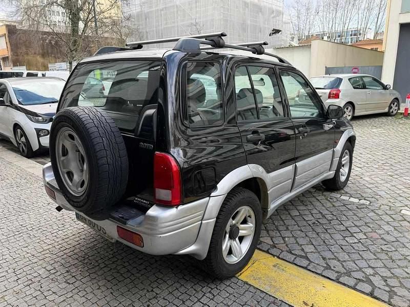 Usado Suzuki Grand Vitara 87 HP (63 kW) 2000 Preto