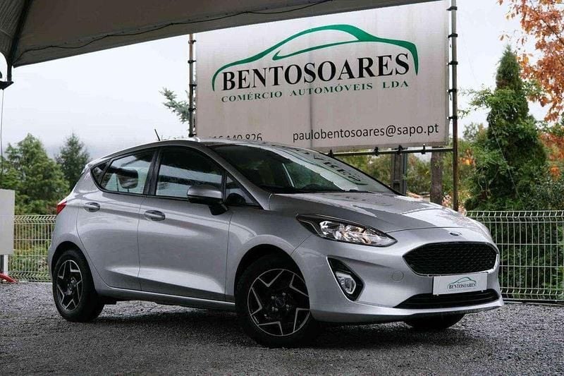 Cinza Usado 2018 Ford Fiesta Active | € 11.500 (Preço justo) - Imagem 1/4