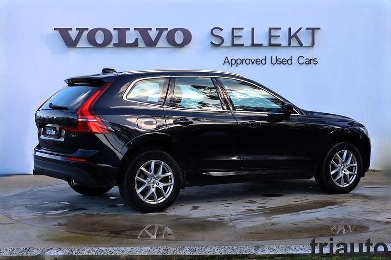 Usado Volvo XC60 Momentum 390 HP (286 kW) 2019 Onyx black SUV