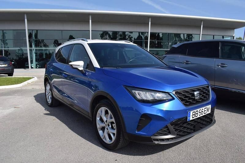 Azul Usado 2023 Seat Arona SUV | € 18.750 (Preço justo) - Imagem 1/4