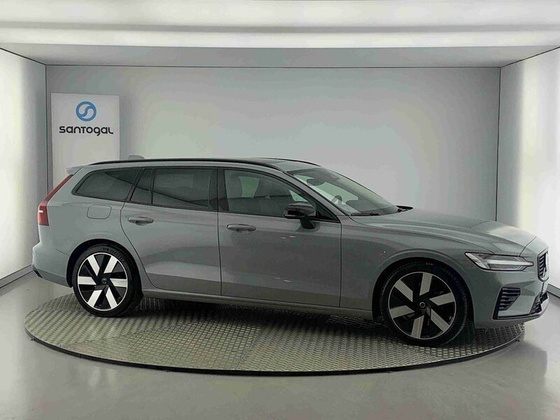 Cinza Usado 2024 Volvo V60 Plus Carrinha | € 49.490 (Caro) - Imagem 1/4