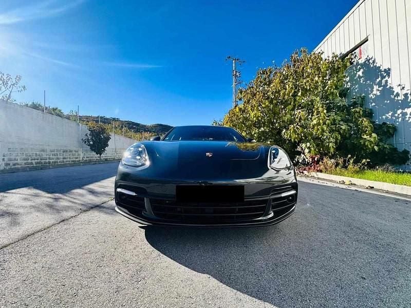 Usado Porsche Panamera 462 HP (339 kW) 2018 Cinzento Citadino