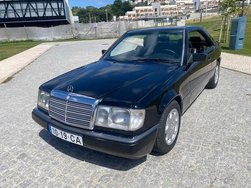 Preto Usado 1993 Mercedes E220 Coupé | € 12.850 - Imagem 1/4
