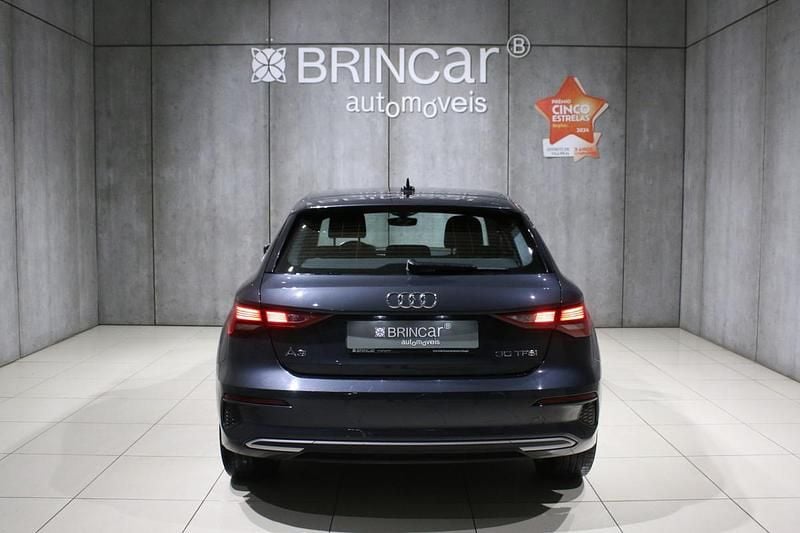 Usado Audi A3 Design 110 HP (80 kW) 2023 Cinza Sedan