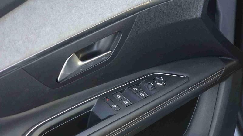 Cinzento Usado 2022 Peugeot 3008 GT Carrinha | € 27.990 (Preço justo) - Imagem 1/4