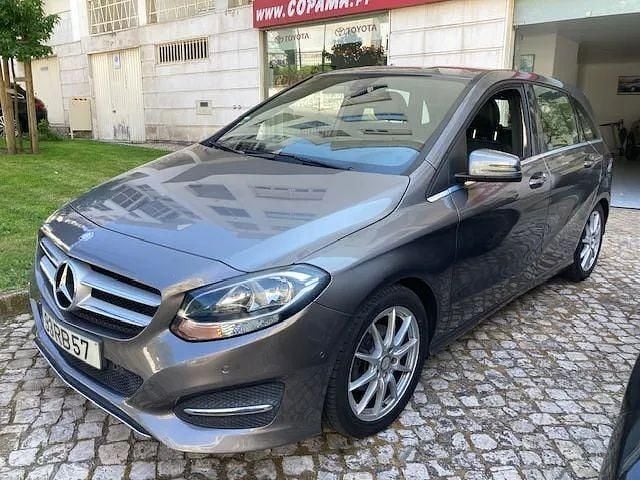 Cinza Usado 2015 Mercedes B180 Urban Monovolume | € 14.100 (Bom preço) - Imagem 1/4