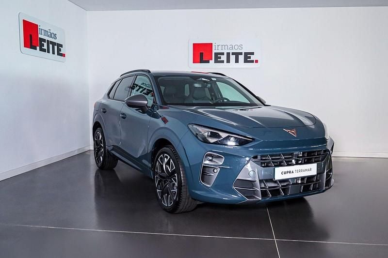 Azul Usado 2025 Cupra Terramar SUV | € 46.113 - Imagem 1/4