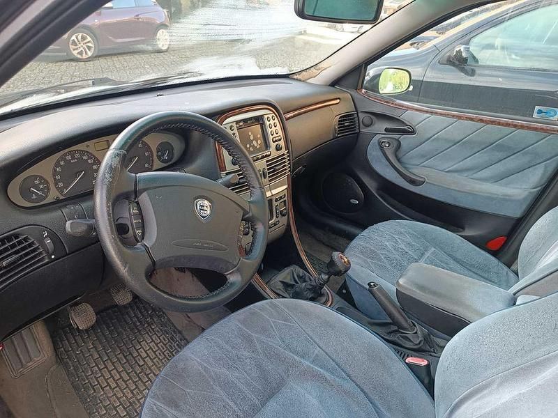 Usado Lancia Lybra 105 HP (77 kW) 2000 Sedan