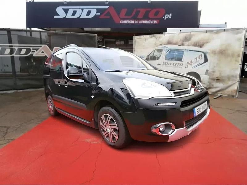 Usado Citroën Berlingo XTR 114 HP (83 kW) 2014 Preto Monovolume