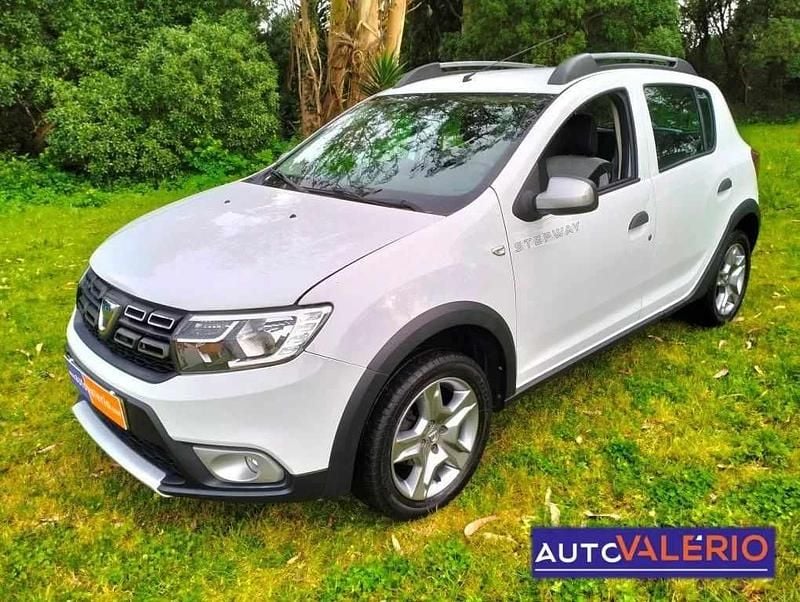 Branco Usado 2019 Dacia Sandero Stepway SUV | € 11.950 (Bom preço) - Imagem 1/4