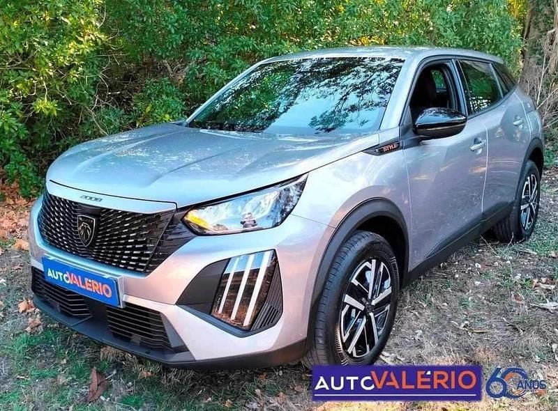 Cinzento Usado 2024 Peugeot 2008 Style SUV | € 22.450 (Preço elevado) - Imagem 1/4