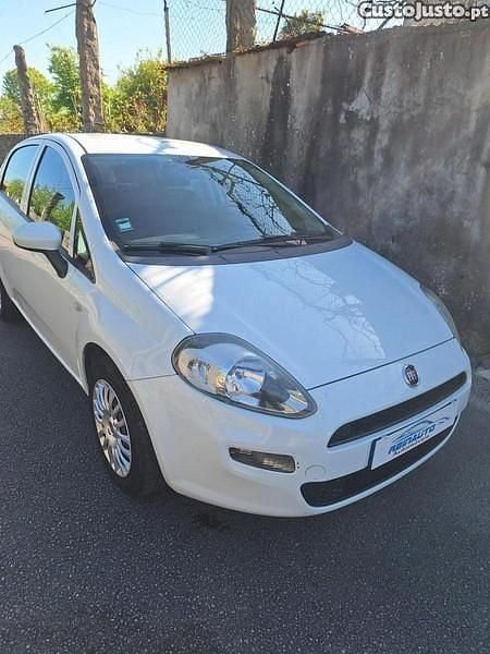Branco Usado 2016 Fiat Punto Easy Citadino | € 6.990 (Preço justo) - Imagem 1/1