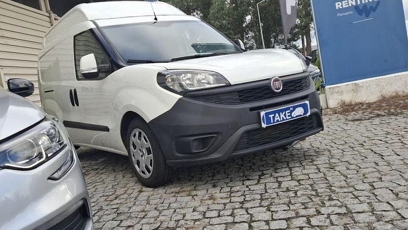 Branco Usado 2018 Fiat Doblò Monovolume | € 12.300 (Preço justo) - Imagem 1/4