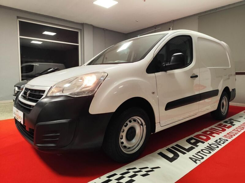 Branco Usado 2018 Peugeot Partner Premium Monovolume | € 11.750 (Preço elevado) - Imagem 1/4