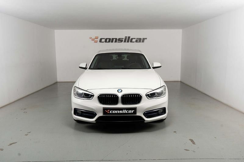 Branco Usado 2015 BMW 116 Sport Line Citadino | € 11.890 (Preço justo) - Imagem 1/4