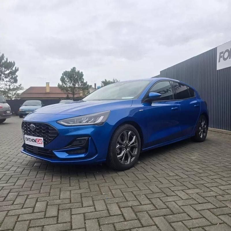 Azul Usado 2024 Ford Focus ST-Line Sedan | € 22.950 (Caro) - Imagem 1/4