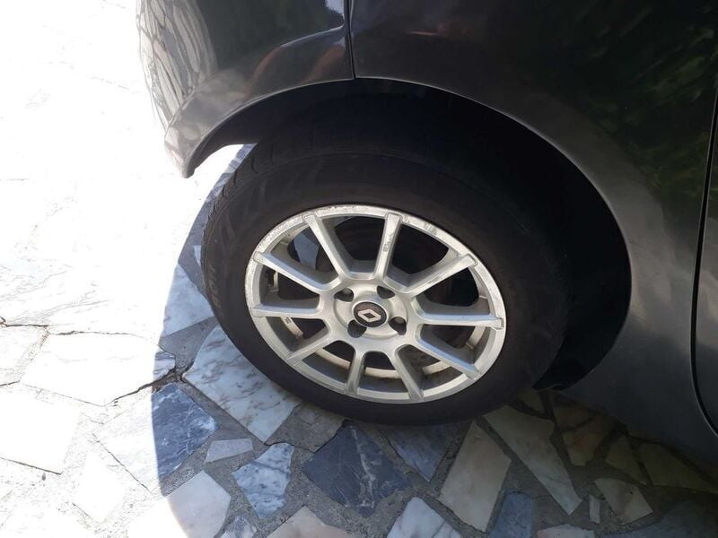 Usado Renault Clio III Dynamique 70 HP (51 kW) 2006 Sedan