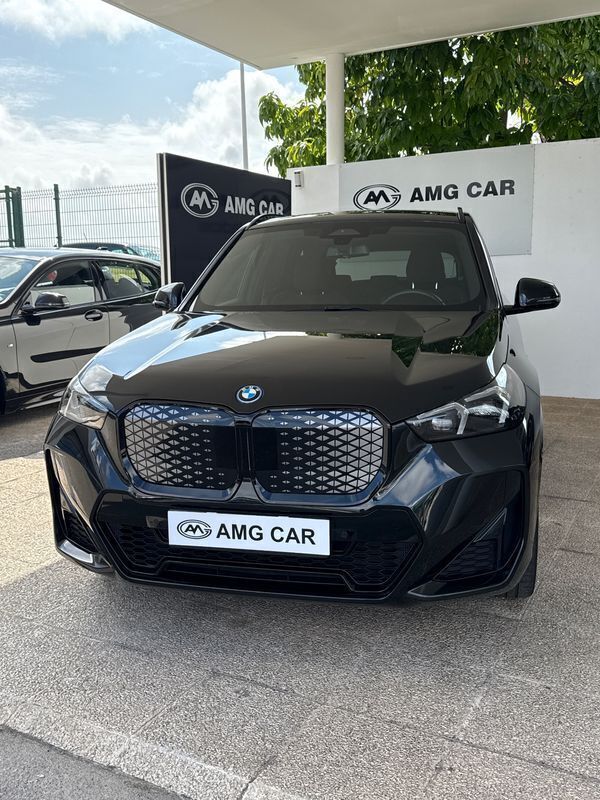 Preto Usado 2024 BMW iX1 SUV | € 56.900 (Preço justo) - Imagem 1/4