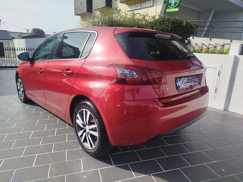 Usado Peugeot 308 Allure 120 HP (88 kW) 2019 Vermelho
