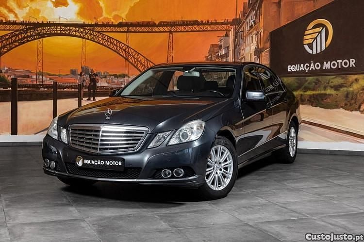 Usado Mercedes E250 Elegance 204 HP (150 kW) 2009 Cinza Sedan