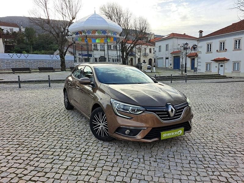 Usado Renault Mégane IV Intens 130 HP (95 kW) 2018 Castanho