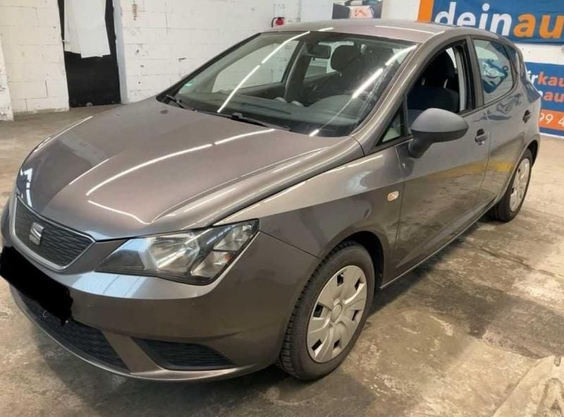 Usado Seat Ibiza Ecomotive 75 HP (55 kW) 2015 Cinzento