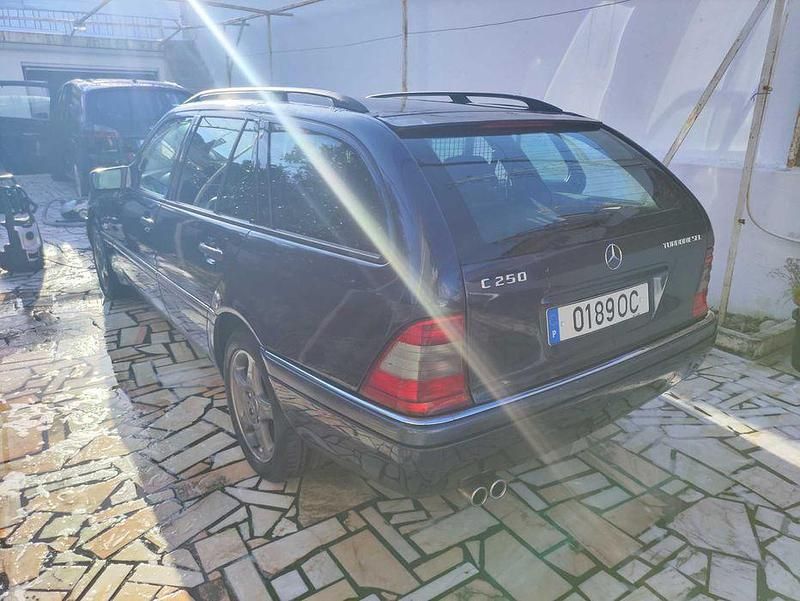 Usado Mercedes C250 150 HP (110 kW) 1996 Sedan
