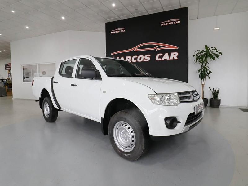 Branco Usado 2014 Mitsubishi L200 Invite Pickup | € 24.900 (Caro) - Imagem 1/4