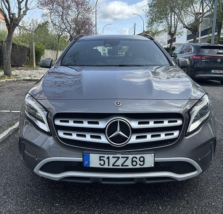 Usado 2020 Mercedes GLA180 SUV | € 23.500 - Imagem 1/4