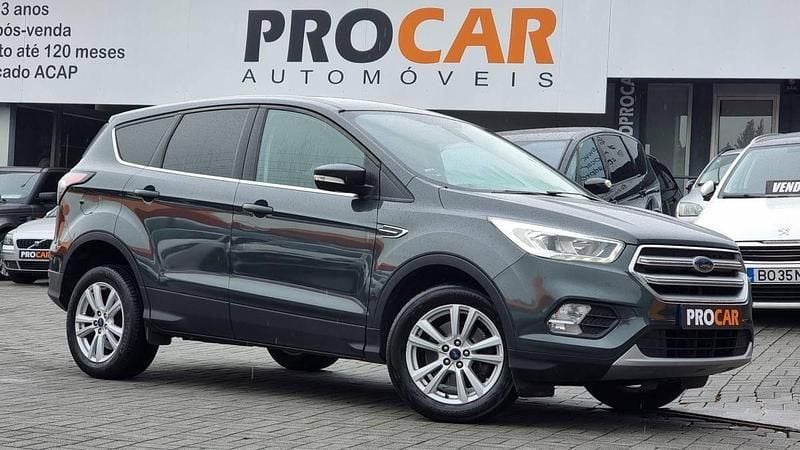 Cinza Usado 2018 Ford Kuga Titanium SUV | € 14.500 - Imagem 1/4