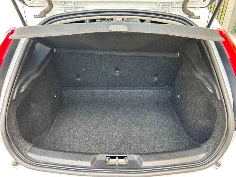 Branco Usado 2018 Volvo V40 CC Carrinha | € 16.300 (Preço justo) - Imagem 1/3