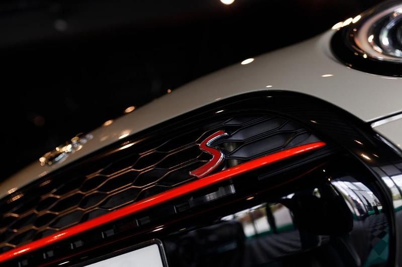 Cinzento Usado 2021 Mini Cooper Citadino | € 27.990 (Preço justo) - Imagem 1/4