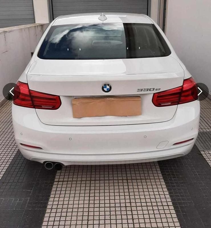 Branco Usado 2018 BMW 330e Sedan | € 20.000 (Super Preço) - Imagem 1/4