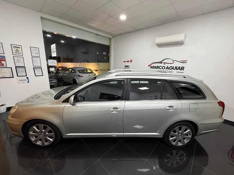 Usado Toyota Avensis 126 HP (92 kW) 2007 Cinzento Sedan