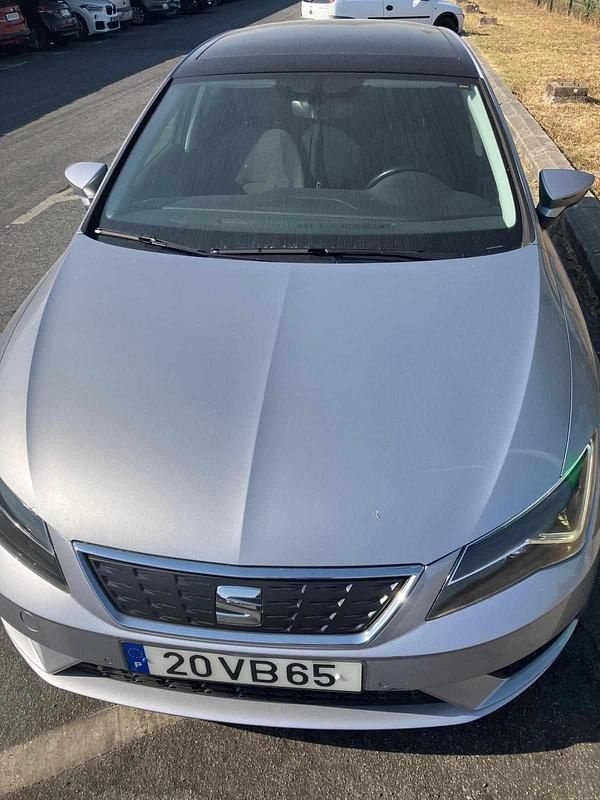 Cinzento Usado 2018 Seat Leon Citadino | € 14.590 (Preço justo) - Imagem 1/4