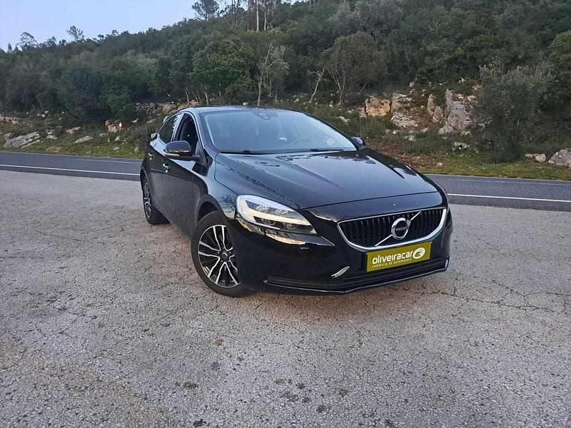 Usado Volvo V40 152 HP (111 kW) 2019 Preto