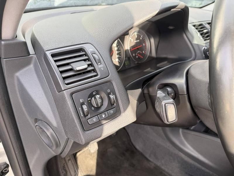 Usado Volvo V50 Kinetic 109 HP (80 kW) 2008 Cinza Carrinha