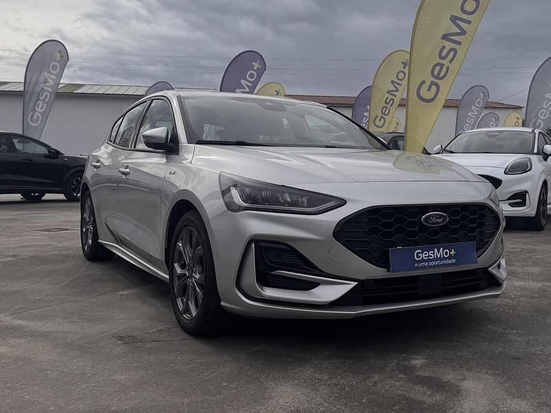 Cinzento Usado 2022 Ford Focus | € 20.490 (Preço justo) - Imagem 1/4