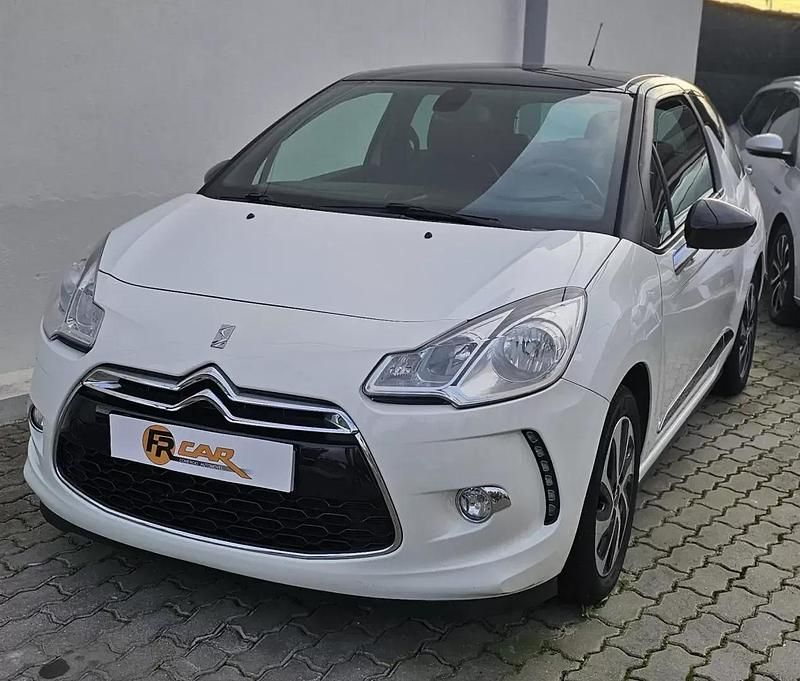 Usado Citroën DS3 Chic 70 HP (51 kW) 2013 Branco Sedan
